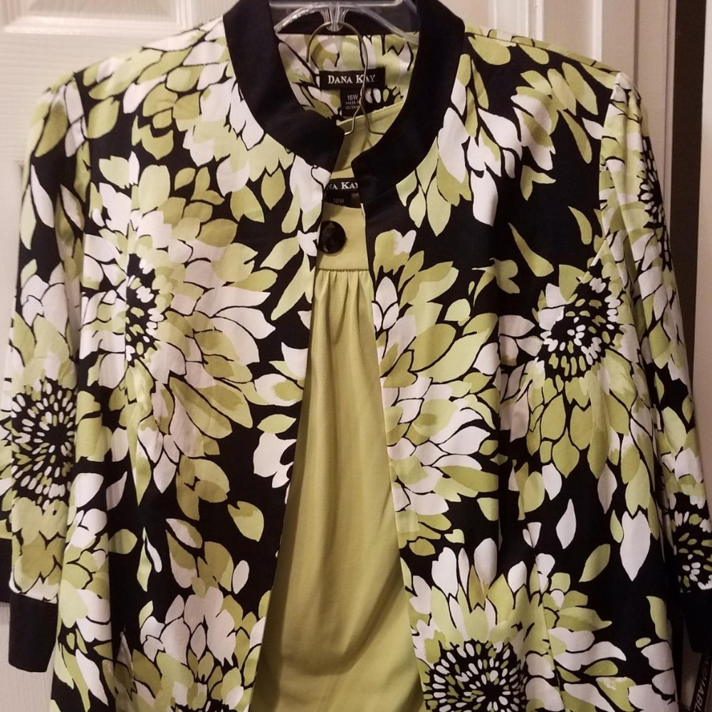 NWOT**3 Piece Capri Set